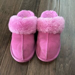 Ugg slipper slides USA size 2